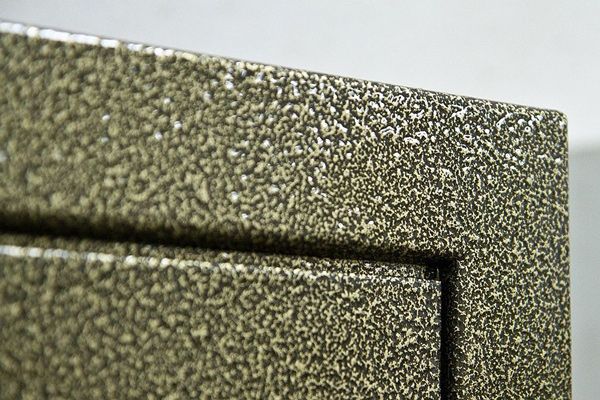 Подбор покрытия металлических дверей - важнейший этап при покупке входной конструкции